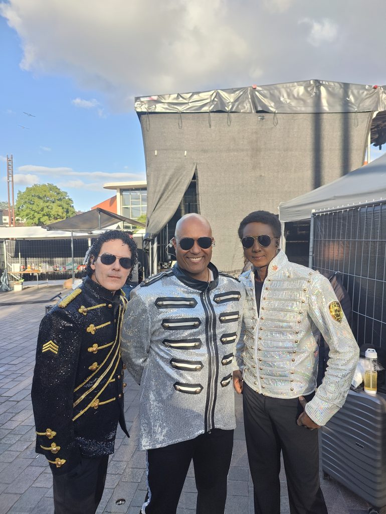 MJ H op hemelpop MJ History op de foto voor de show begon op Hemelpop