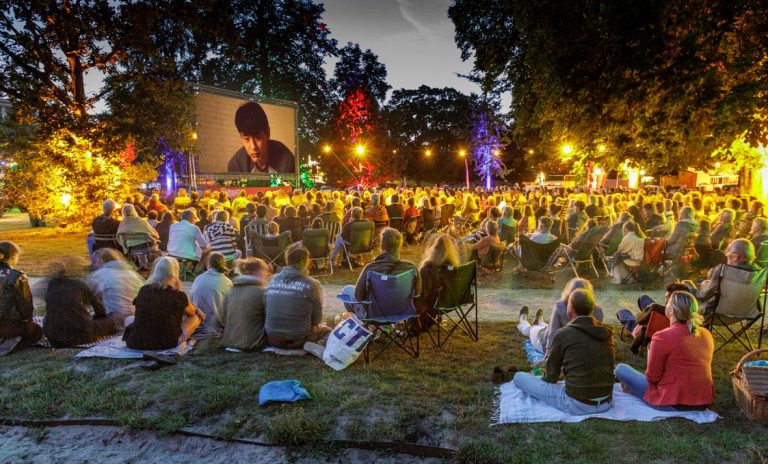 Openluchtfilm in het Dudokpark — Cultuur in Hilversum