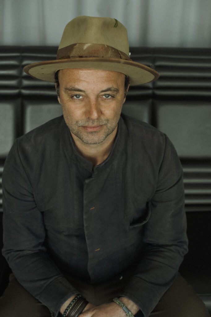 Niels Geusebroek Sings Coldplay in Hilversum
